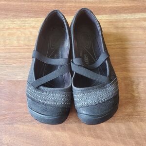 Keen Women's Black Flats Fit Sz 9-9.5